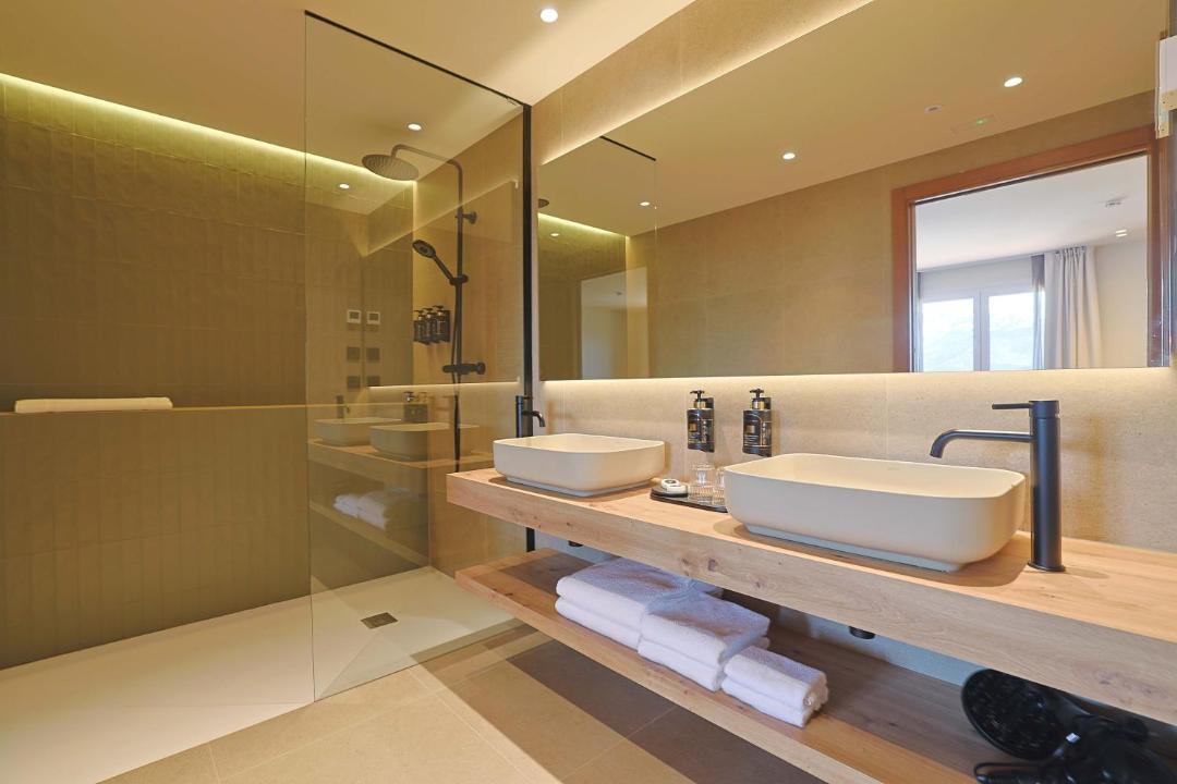 Photo of Bathroom in Renanue