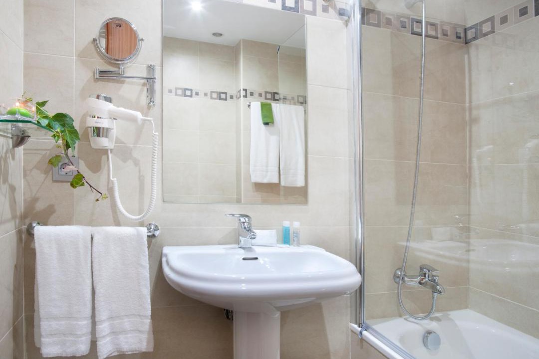 Photo of Bathroom in Incles
