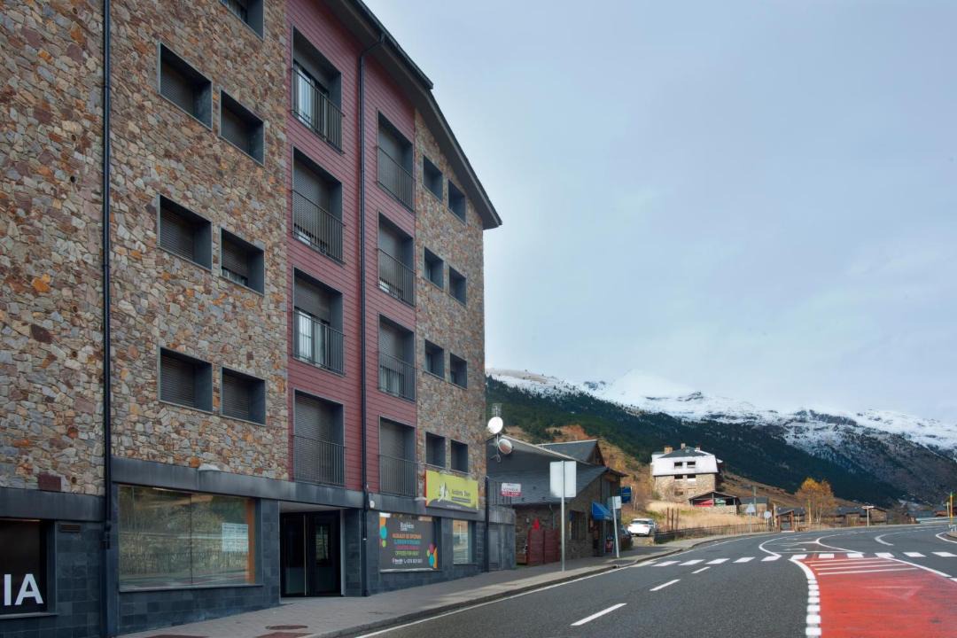 Photo of Buildings in Incles