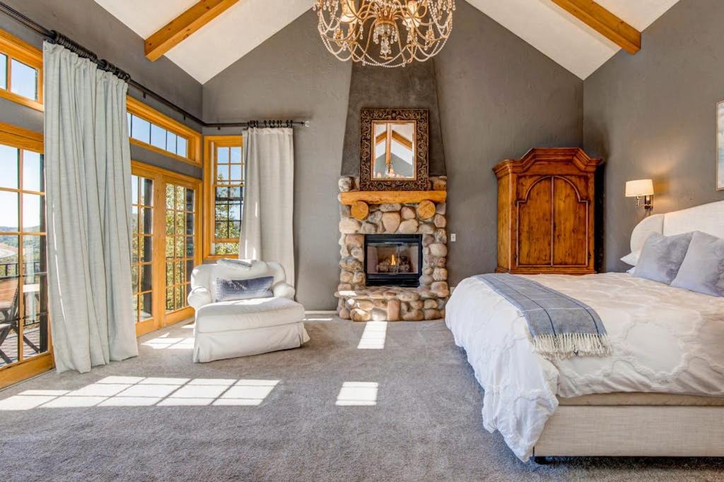 Photo of Bedroom in Summit Park