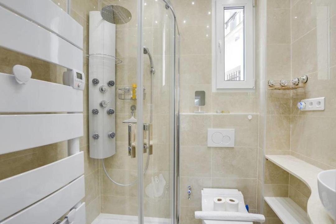 Photo of Bathroom in Quartier de la Salpetriere