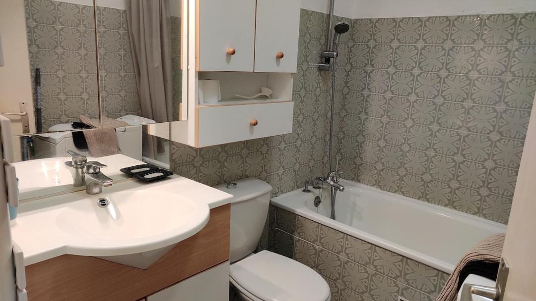 Photo of Bathroom in Vaux-le-Penil