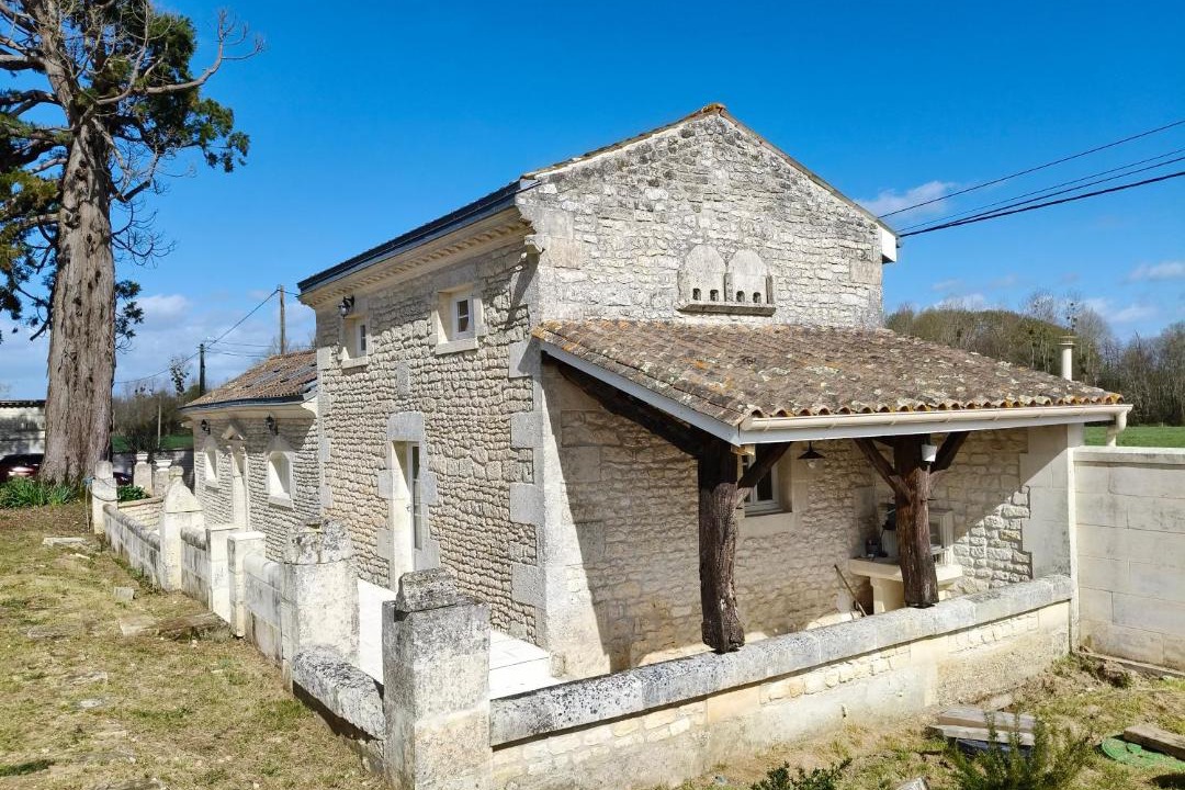 Photo of Buildings in Saint-Genis-de-Saintonge
