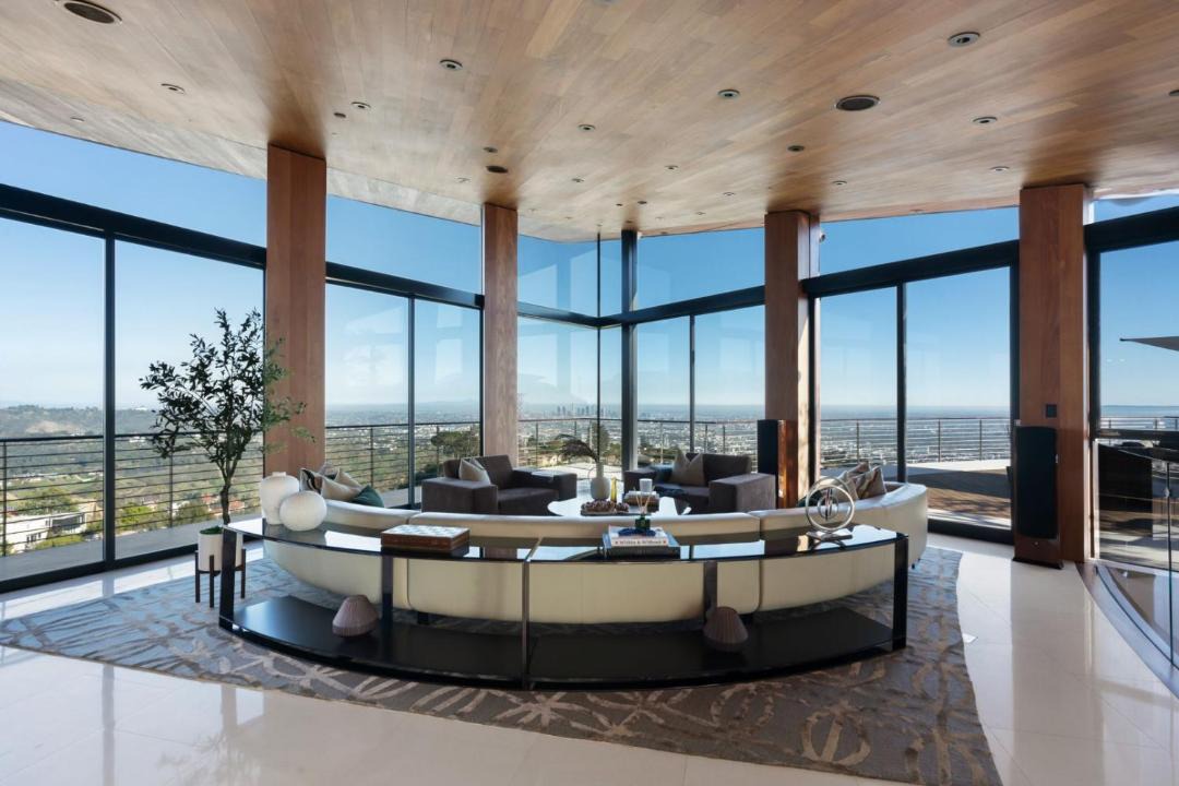 Photo of Others in Hollywood Hills