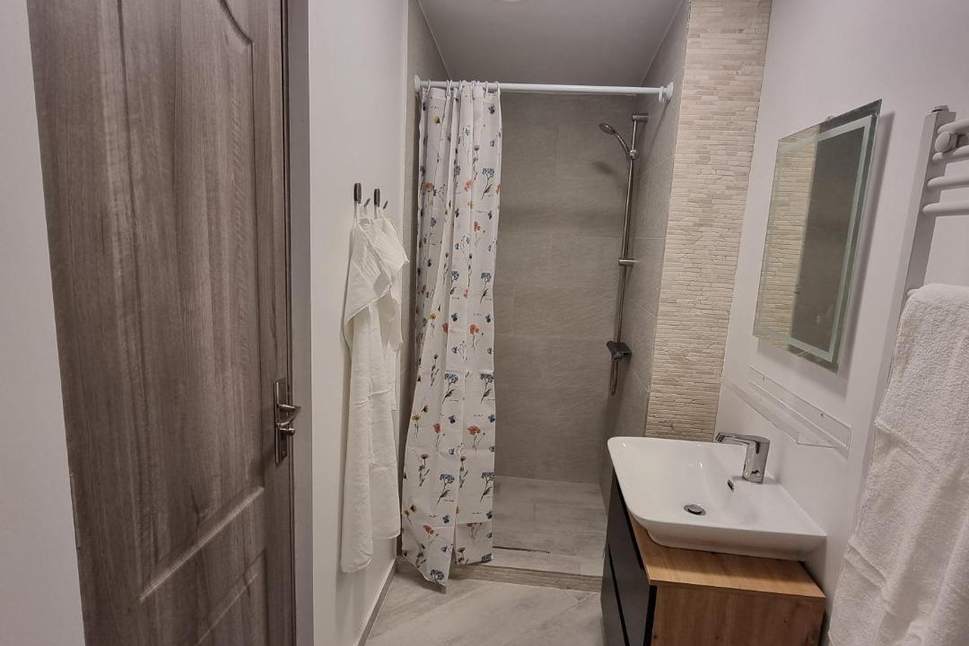 Photo of Bathroom in Give