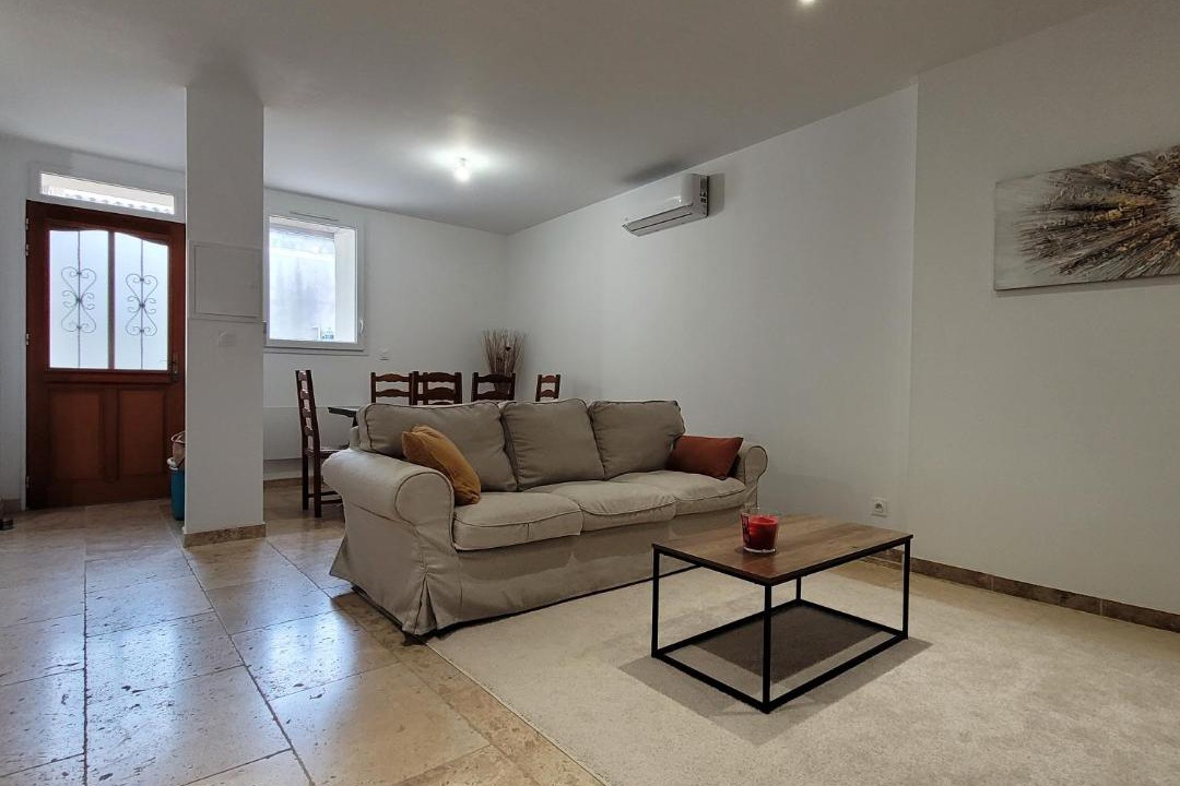 Photo of Livingroom in Besseges