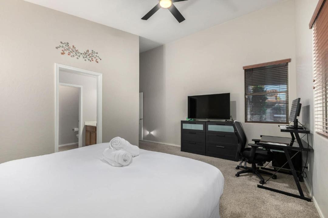 Photo of Bedroom in Sun Groves