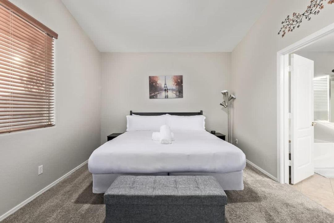 Photo of Bedroom in Sun Groves