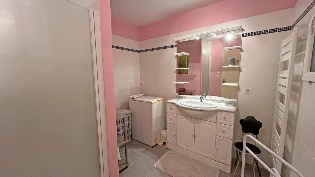 Photo of Bathroom in Saint-Denis-des-Murs