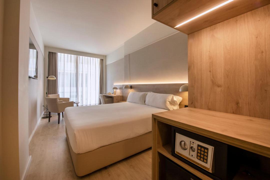 Photo of Bedroom in Roses Town Center