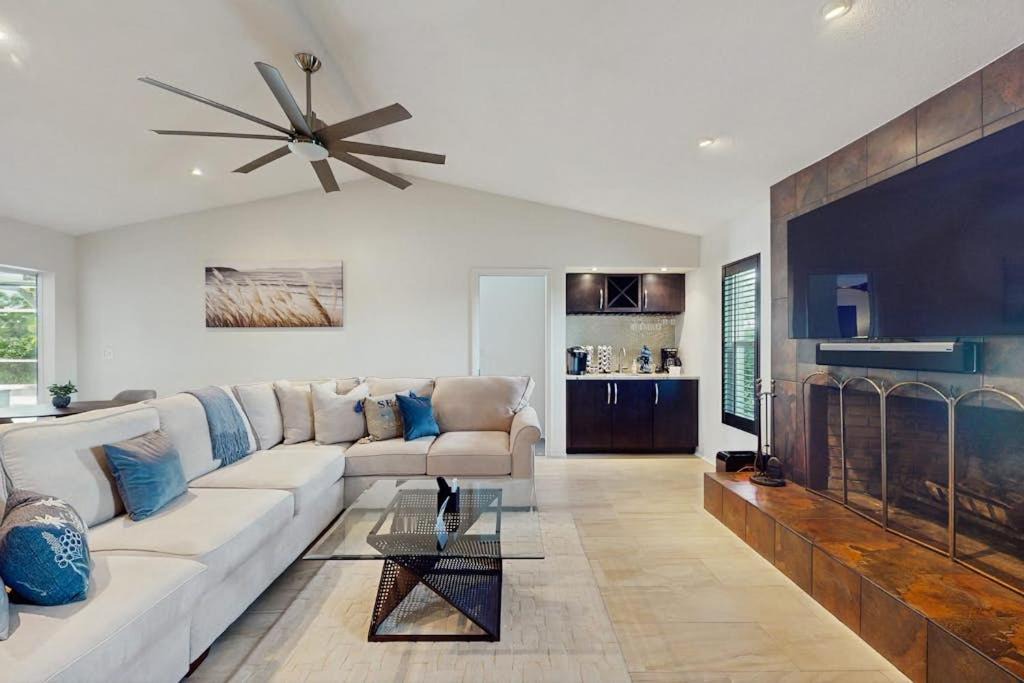 Photo of Livingroom in Trailer Estates