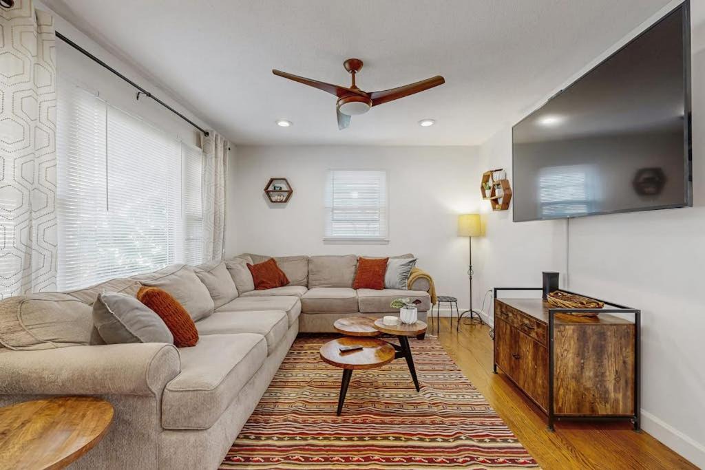 Photo of Livingroom in Royal Pines
