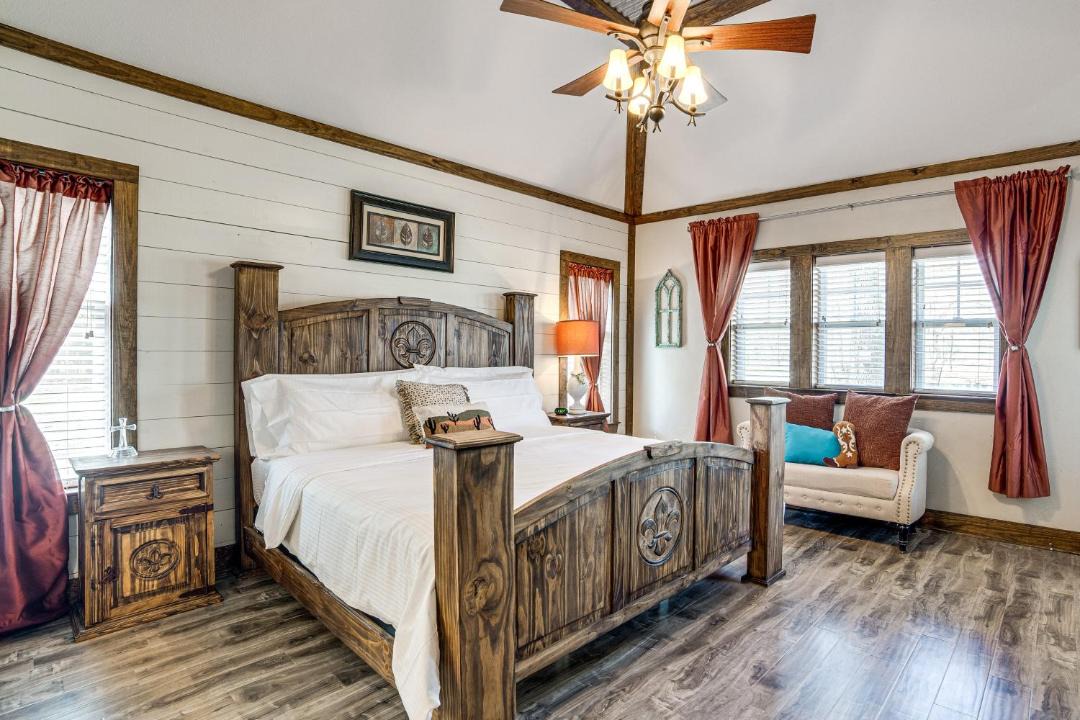 Photo of Bedroom in Emory