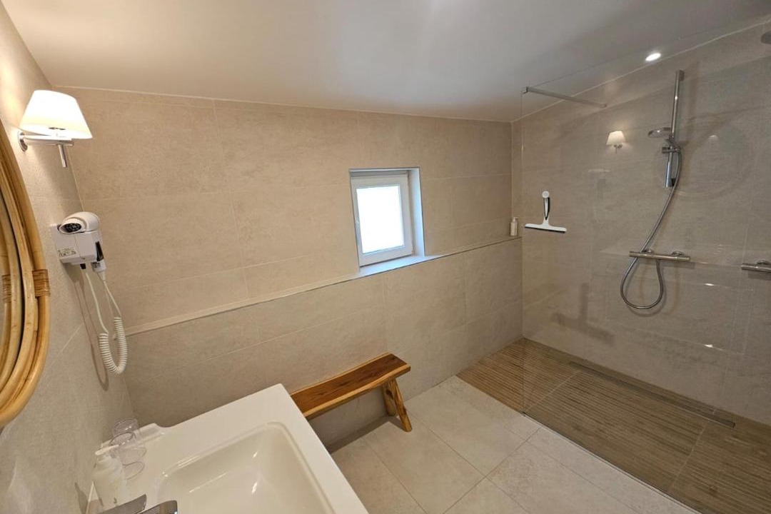 Photo of Bathroom in Saint-Quentin-en-Tourmont