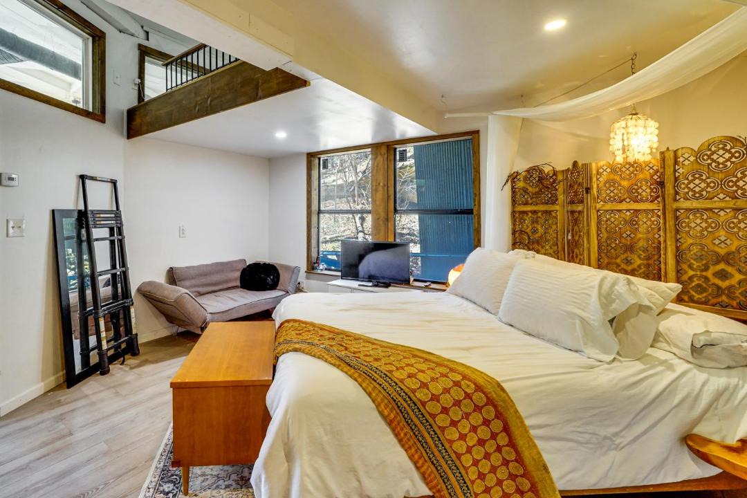 Photo of Bedroom in Lost Bridge Village
