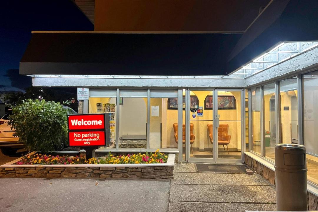 Photo of Others in Banff Trail