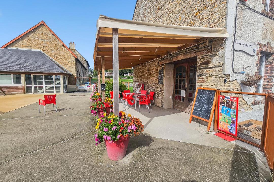 Photo of Others in Litteau