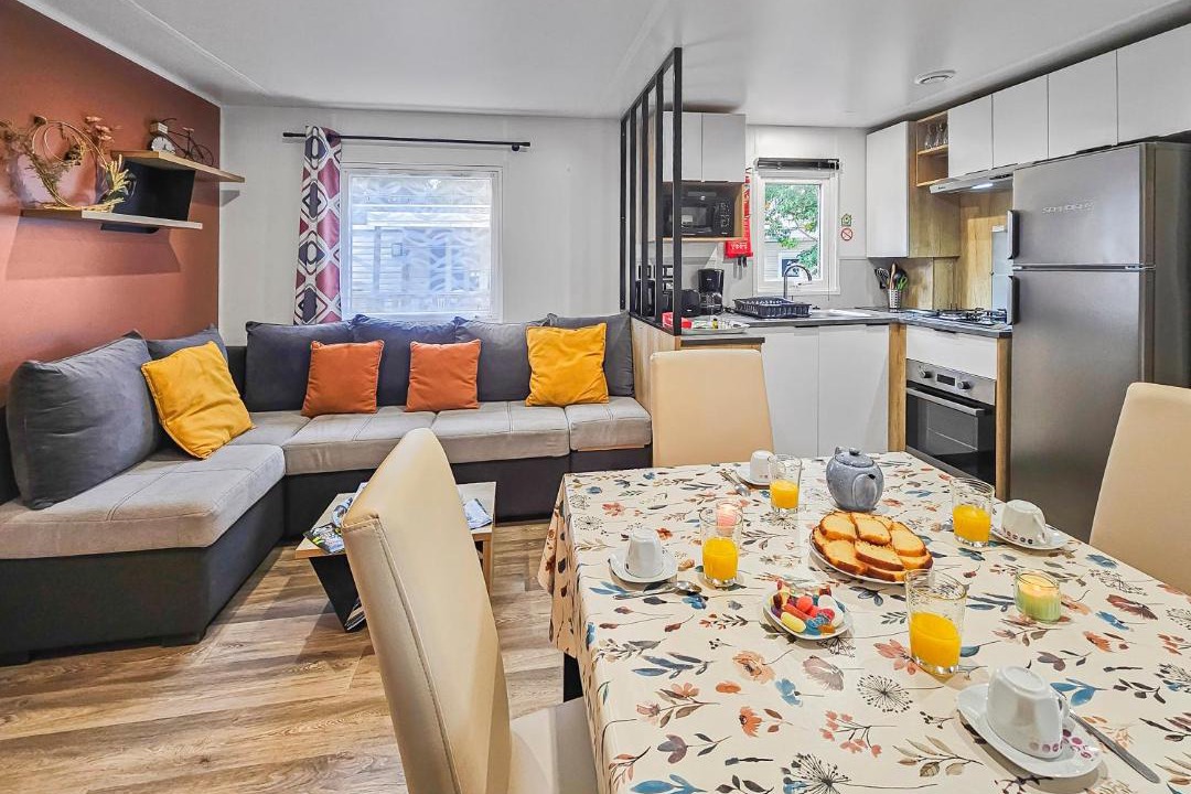 Photo of Others in Litteau