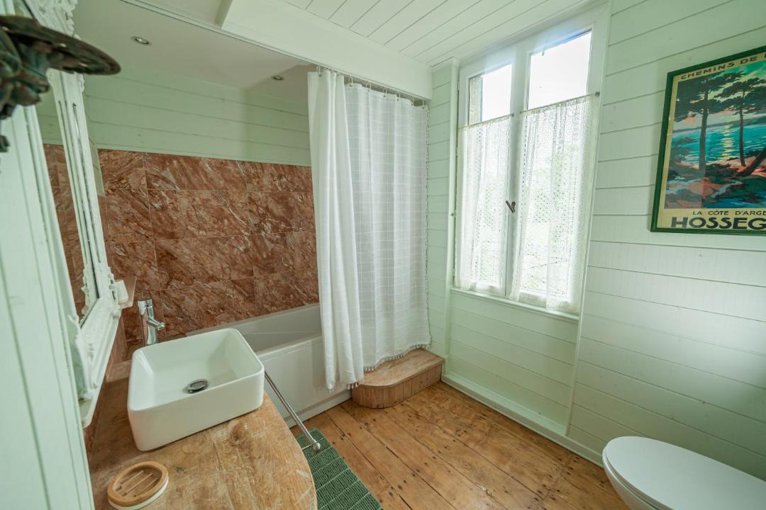 Photo of Bathroom in Saint-Barthelemy-dAgenais