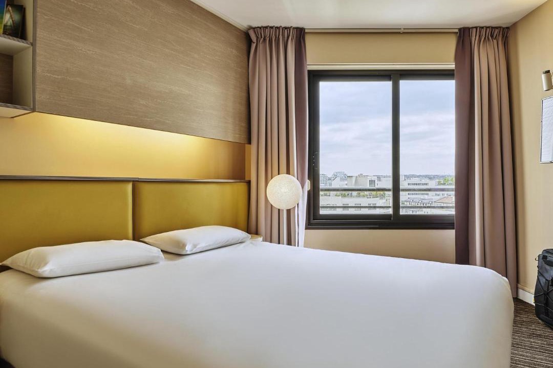 Photo of Bedroom in Republique–Point-du-Jour