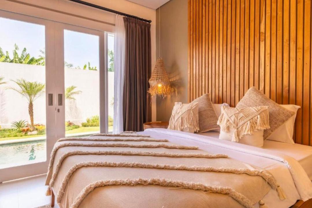 Photo of Others in Sunset Road