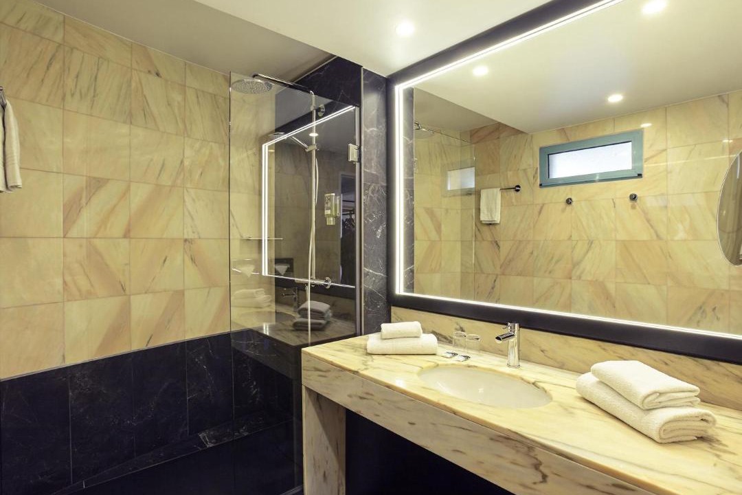 Photo of Bathroom in Les Puces de Saint-Ouen