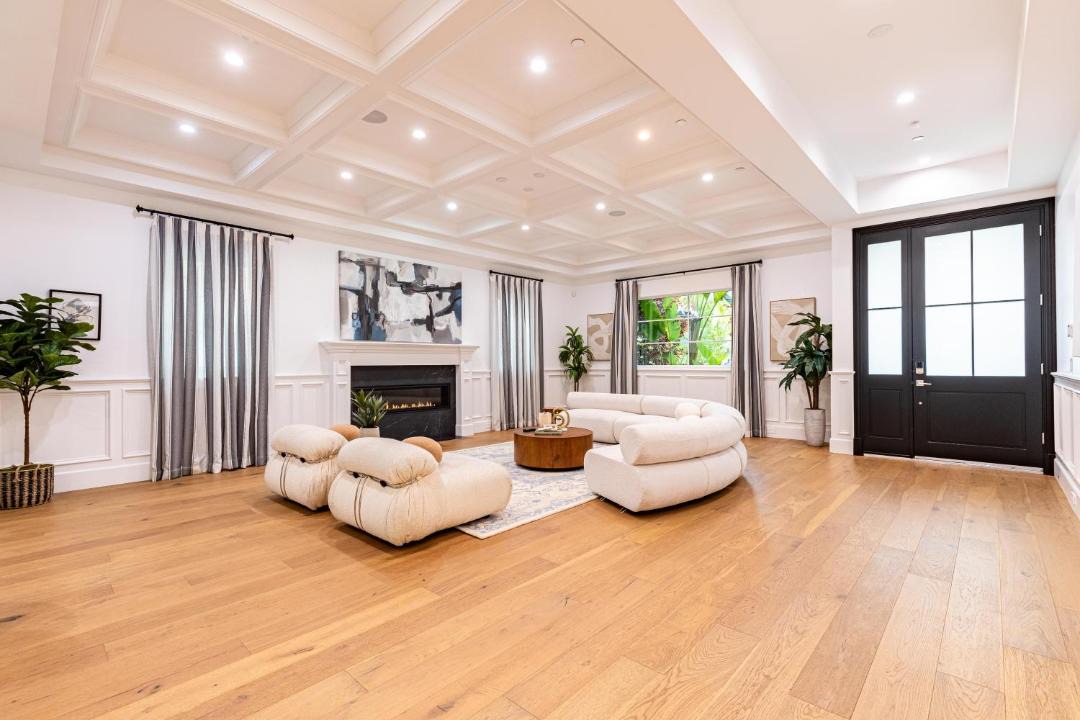 Photo of Livingroom in Tarzana