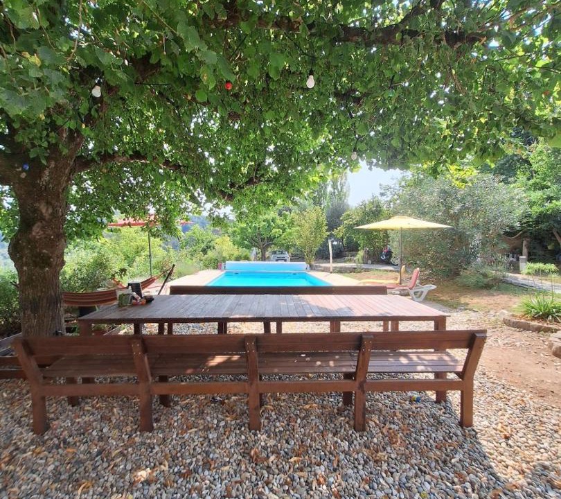 Photo of Outdoor in Ribes