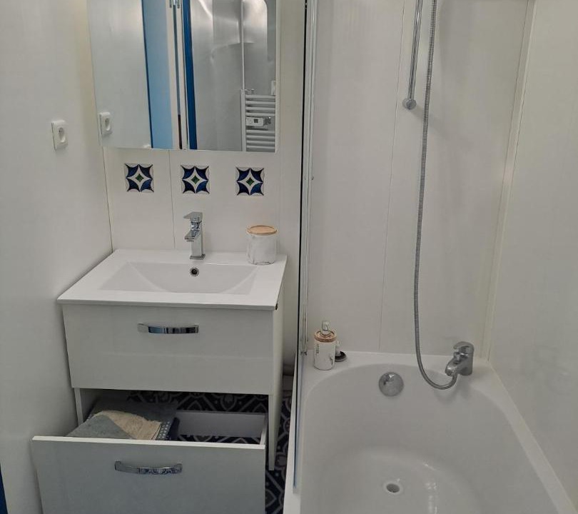Photo of Bathroom in Therdonne