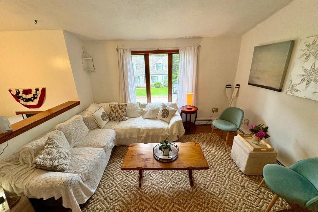 Photo of Livingroom in Saunderstown