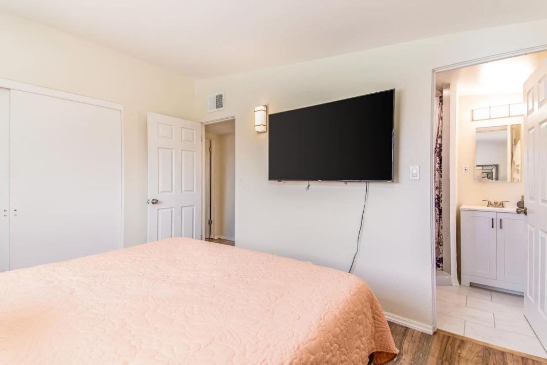 Photo of Bedroom in Midtown