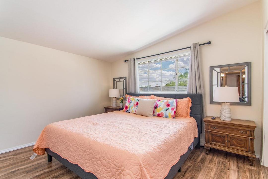 Photo of Bedroom in Midtown