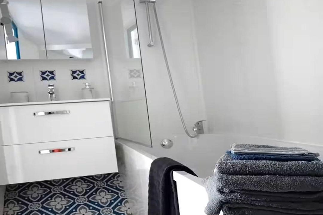 Photo of Bathroom in Therdonne