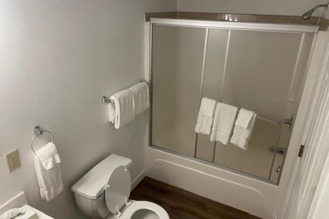 Photo of Bathroom in St. Robert