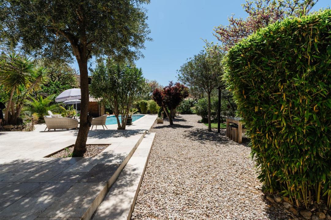 Photo of Others in Ornaisons