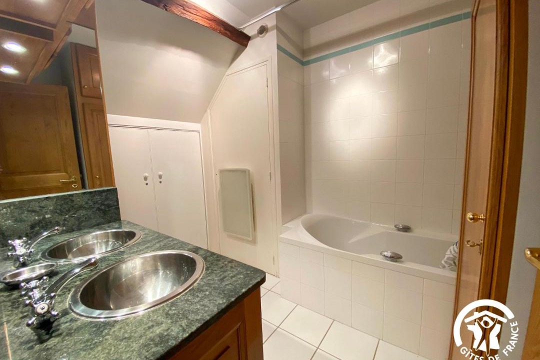 Photo of Bathroom in Tauriac-de-Naucelle