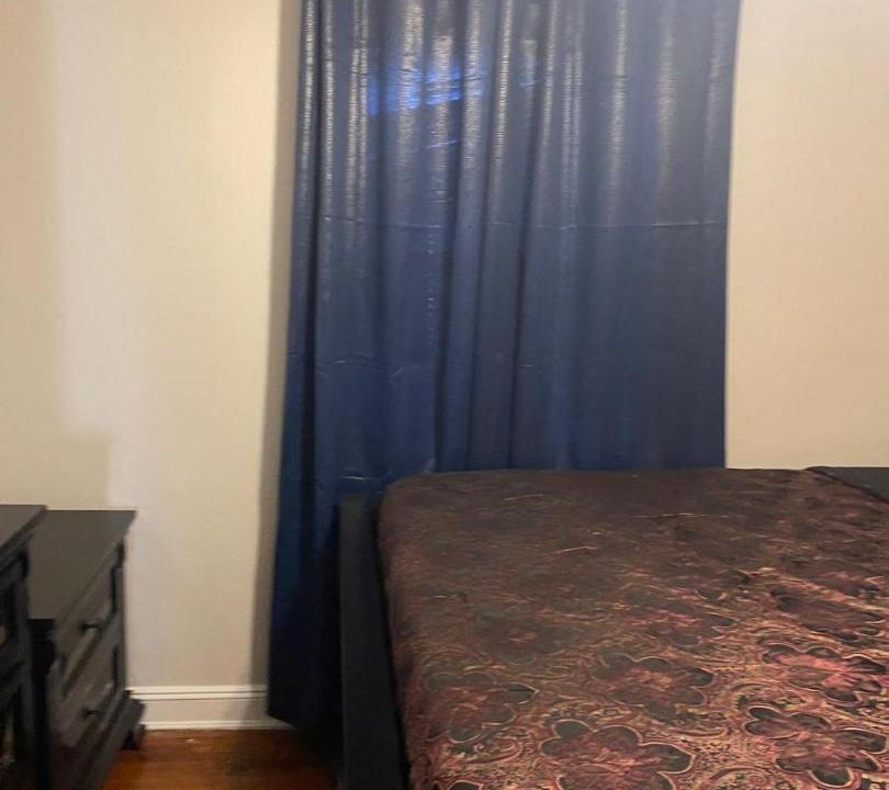 Photo of Bedroom in Alden Manor