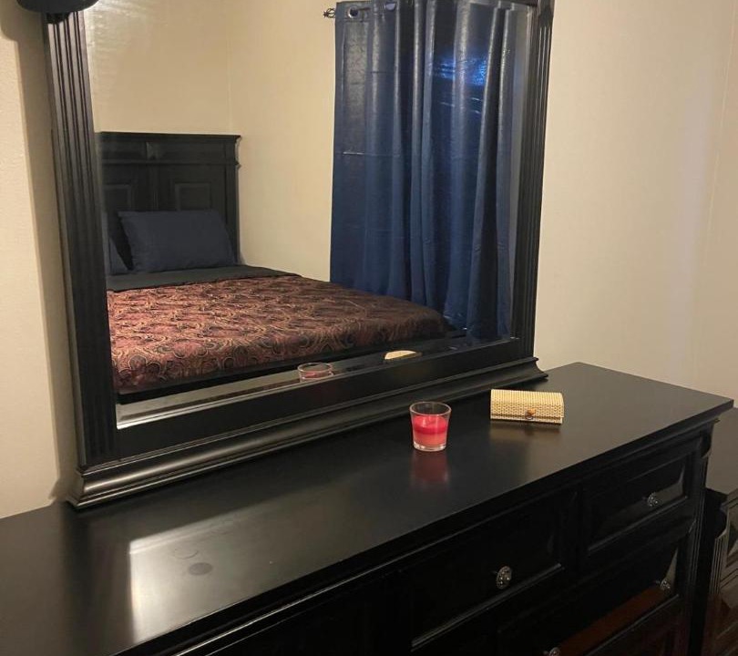 Photo of Bedroom in Alden Manor