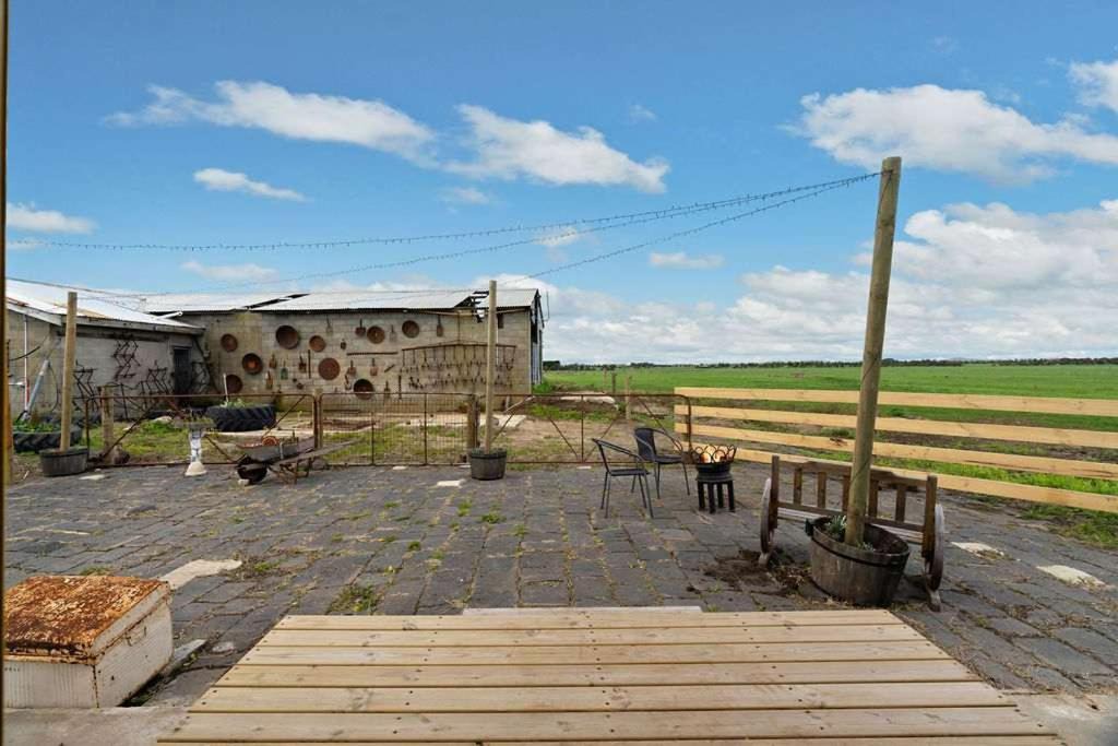 Photo of Others in Bookaar