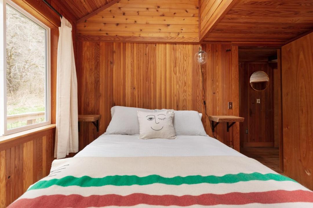 Photo of Bedroom in Cloverdale