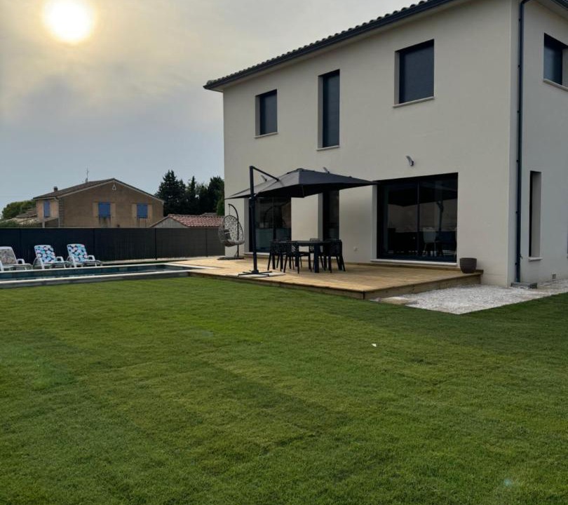 Photo of Others in Violes