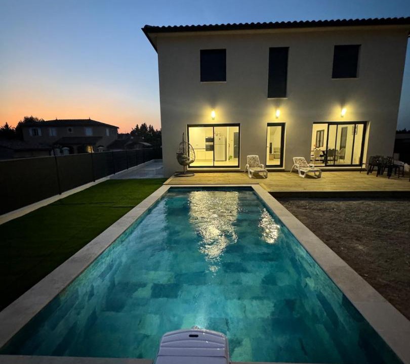 Photo of Others in Violes