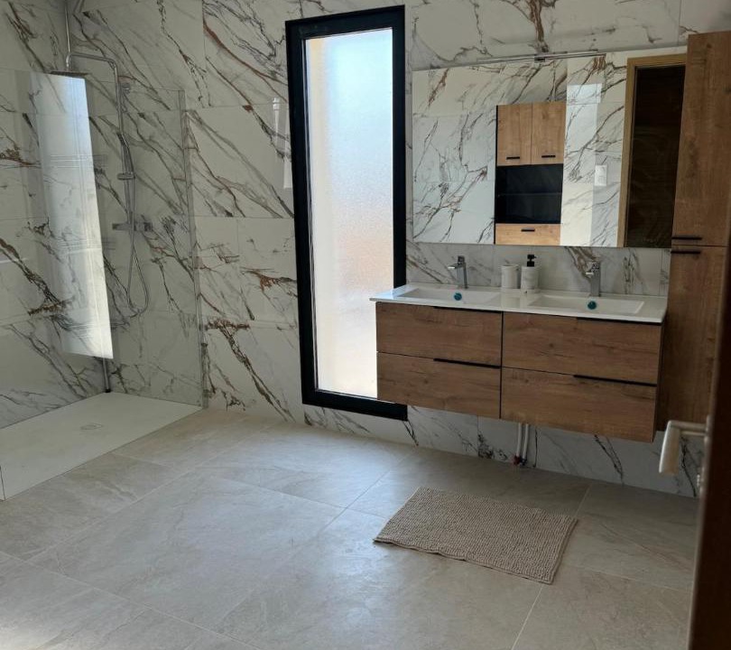 Photo of Others in Violes