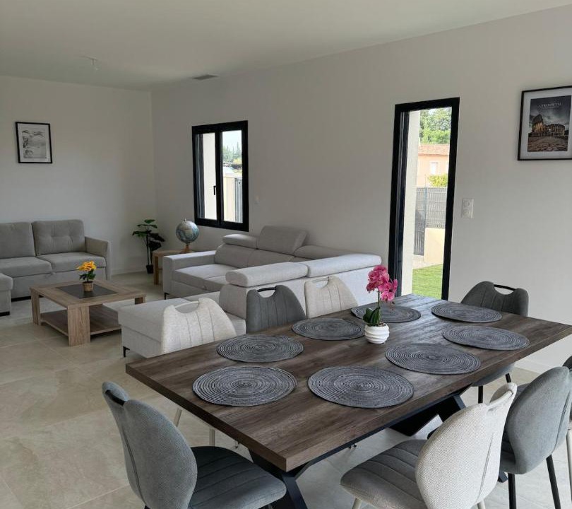 Photo of Others in Violes