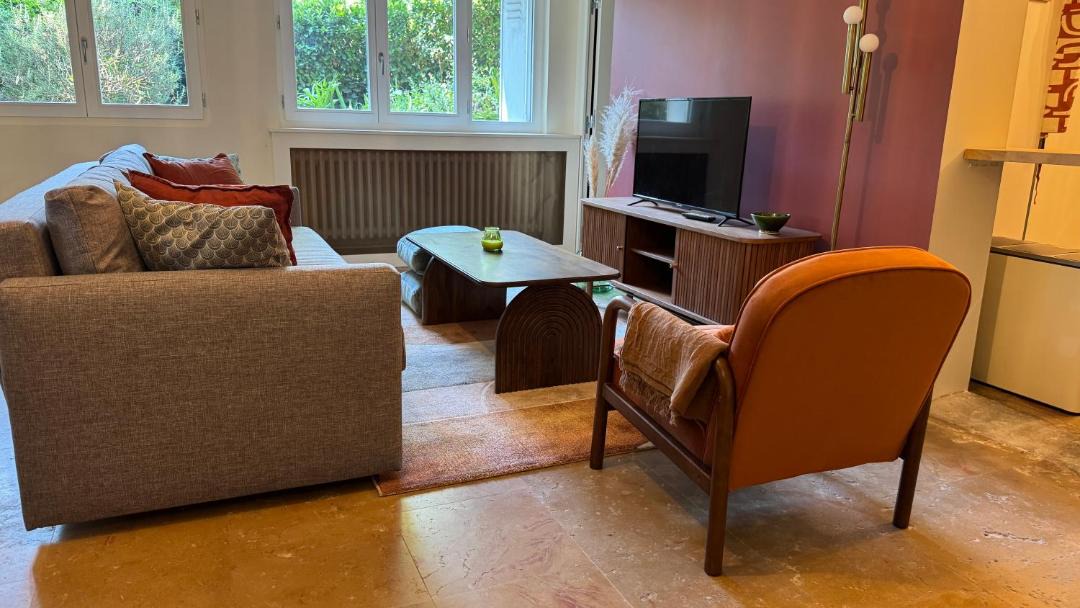 Photo of Livingroom in Bourdeau