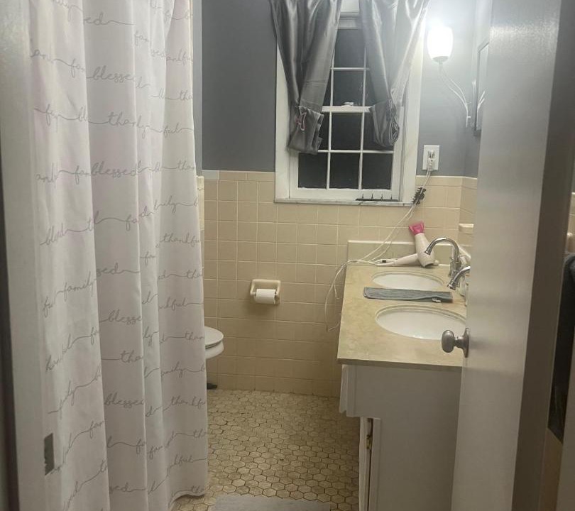 Photo of Bathroom in Greendale