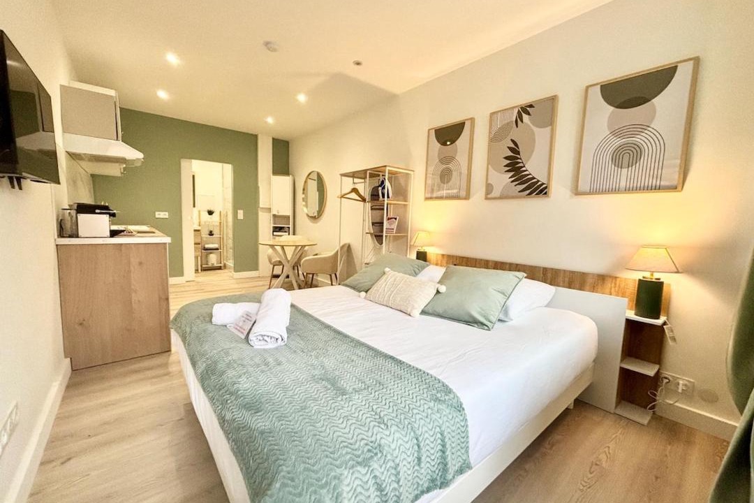 Photo of Bedroom in Faubourg Saint-Jacques