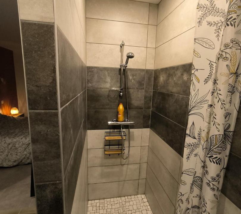 Photo of Bathroom in Cahon