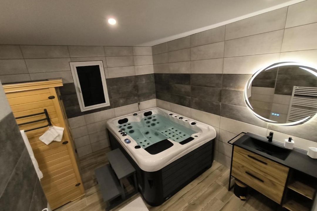 Photo of Bathroom in Cahon