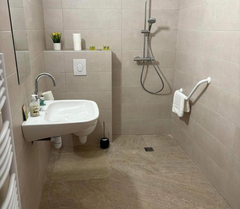 Photo of Others in Jas